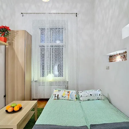 Central Cosy One Bedroom Krakow